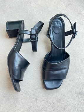 EVERLANE sandals 8.5